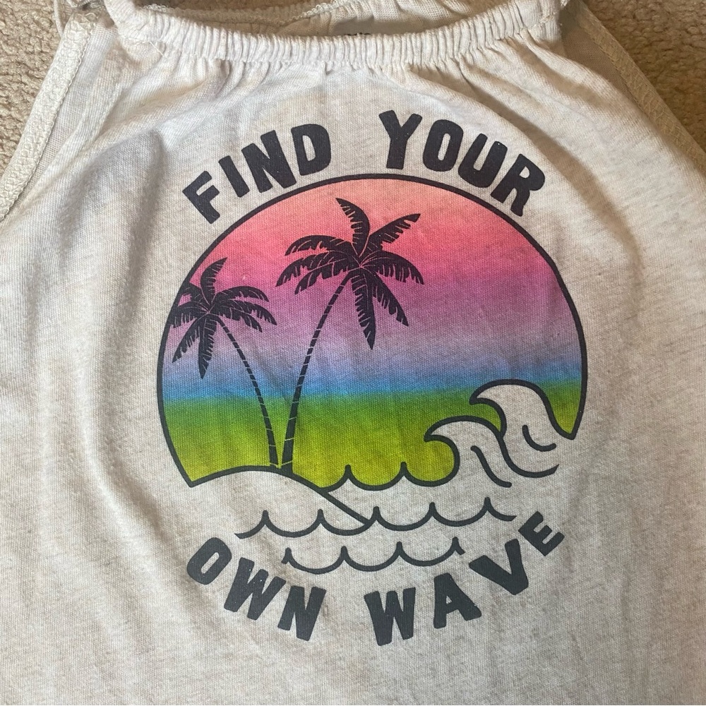 3 for $15 or 4 for $19 Tank Top “Find Your Own Wave” Size Small 6 EUC 🌊 - Picture 5 of 8